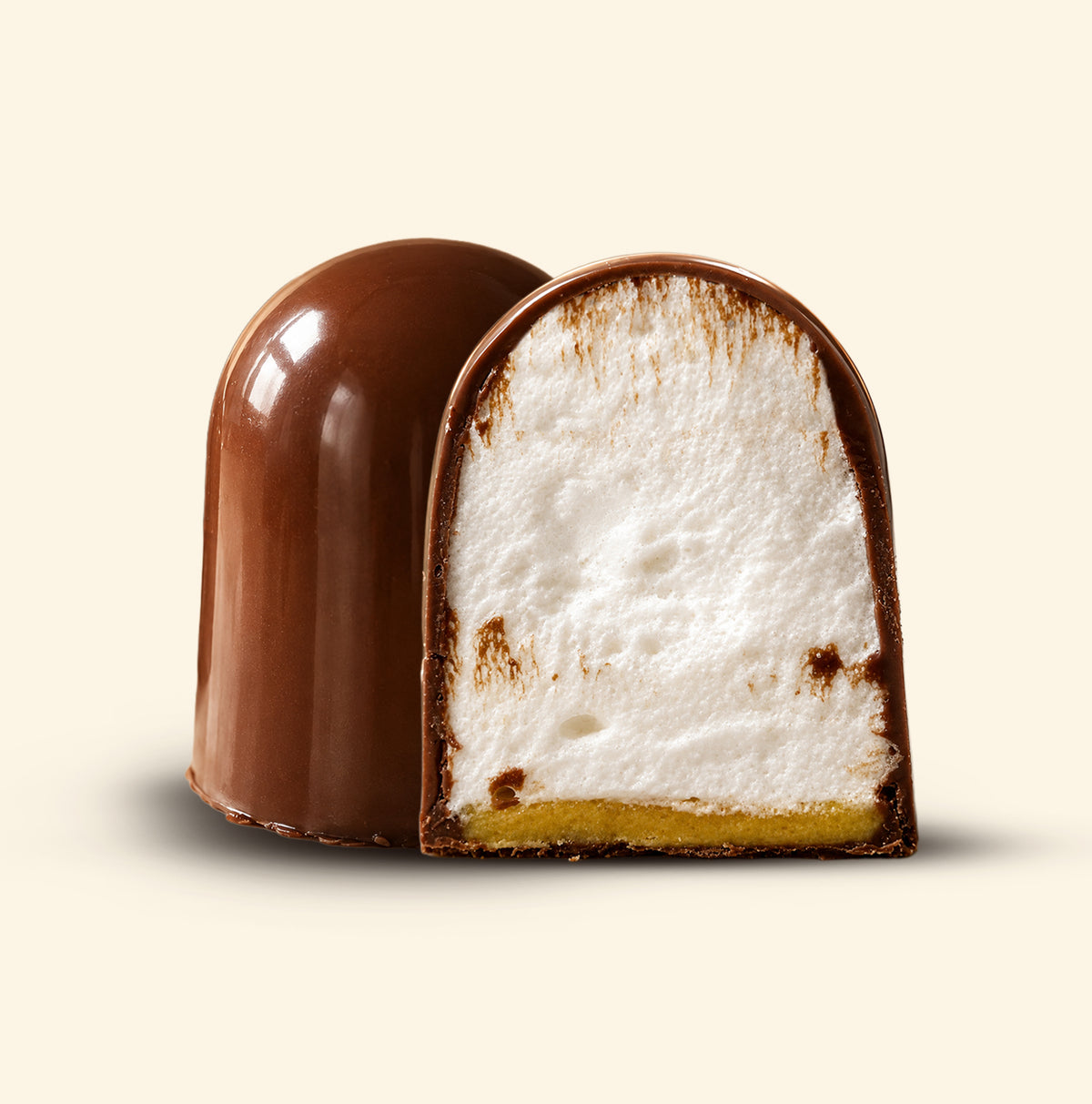 Dubai Kiss - Vanilla flødebolle cut in half showing vanilla marshmallow on a wafer base
